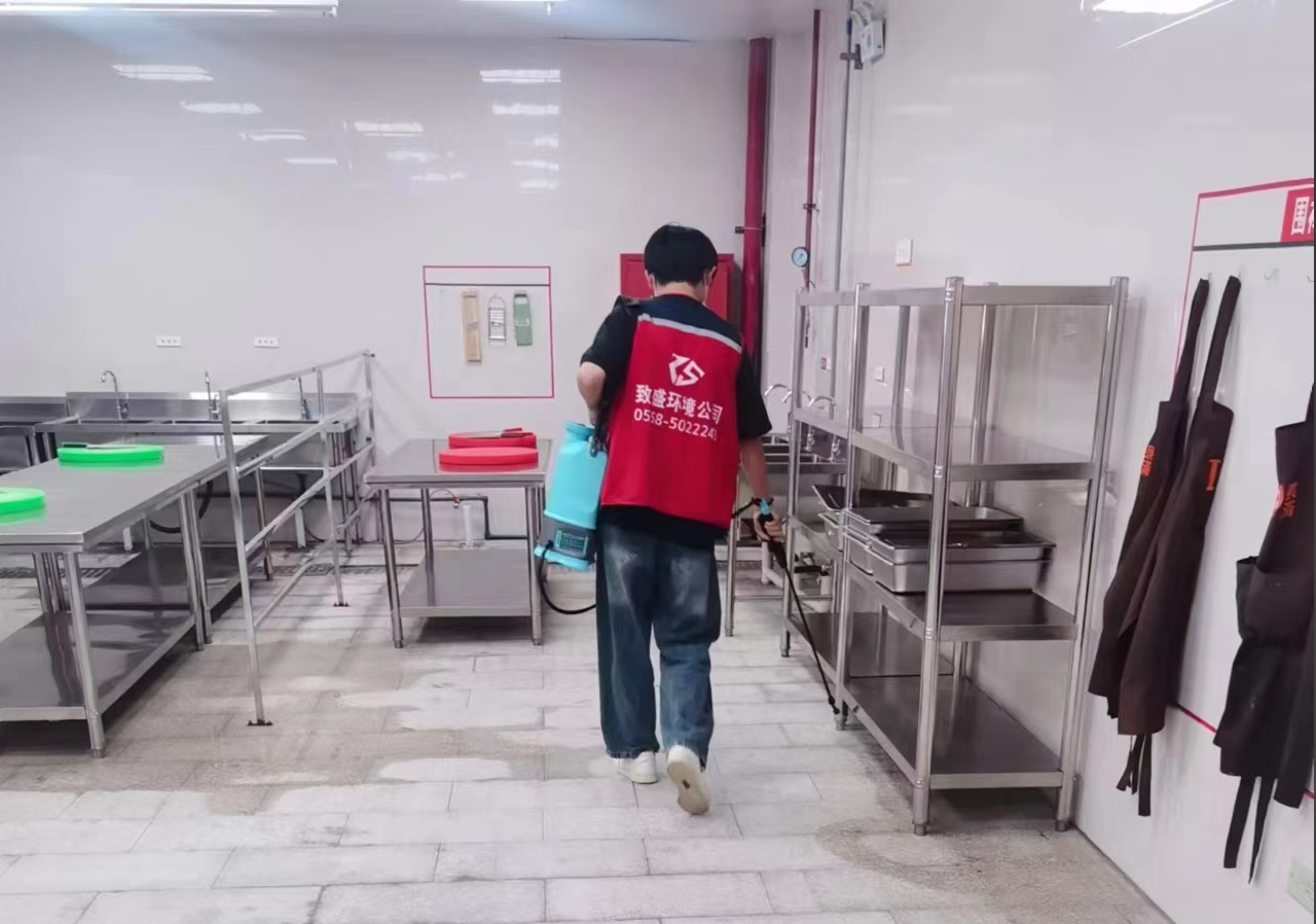 淮北師范攜手泉滿(mǎn)餐飲，共同開(kāi)展除四害行動(dòng)